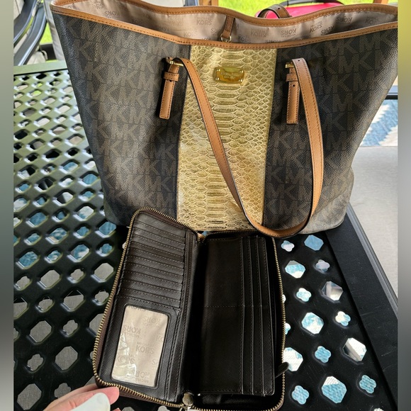Michael Kors purse and wallet - Picture 2 of 2